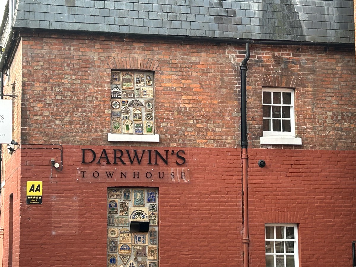 Darwin's Townhouse — photo 2